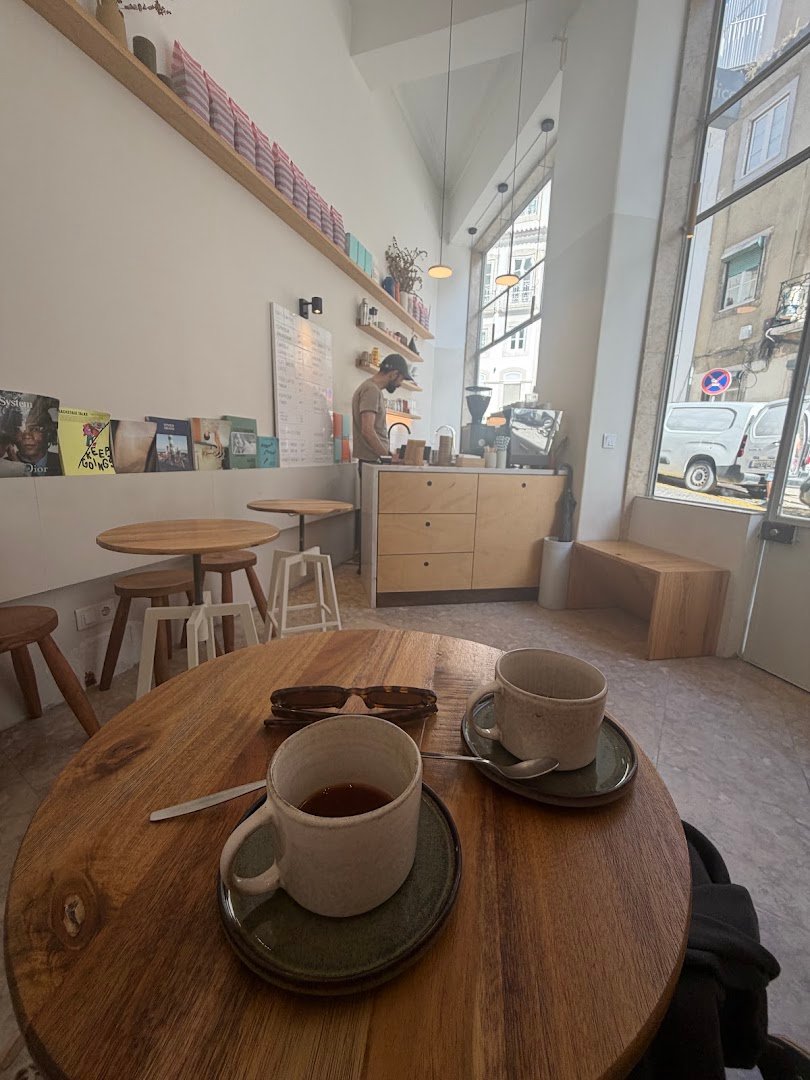 Interior of Dramático, specialty coffee shop in Lisbon