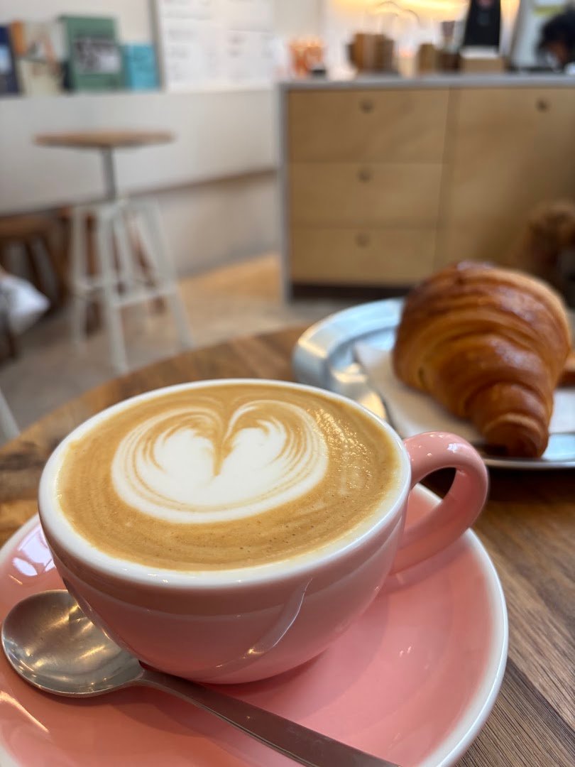 Coffee at Dramático, specialty coffee shop in Lisbon