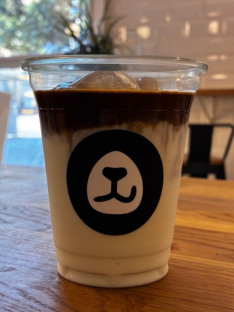 Oso Grizzly Bakery & Coffee Gràcia specialty coffee shop in Barcelona - photo 4