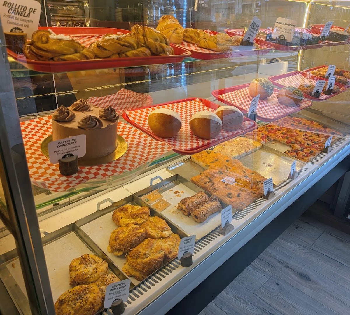 Oso Grizzly Bakery & Coffee Gràcia specialty coffee shop in Barcelona - photo 5