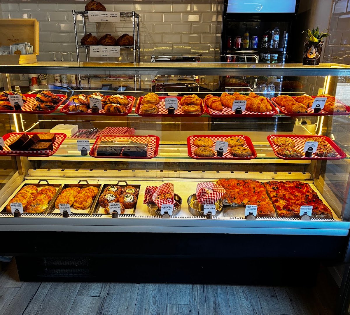 Oso Grizzly Bakery & Coffee Gràcia specialty coffee shop in Barcelona - photo 6