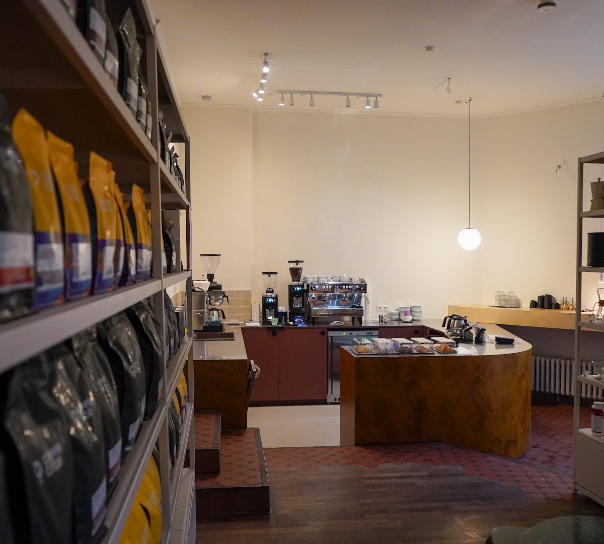 Coffee Circle Maybachufer specialty coffee shop in Berlin - photo 5