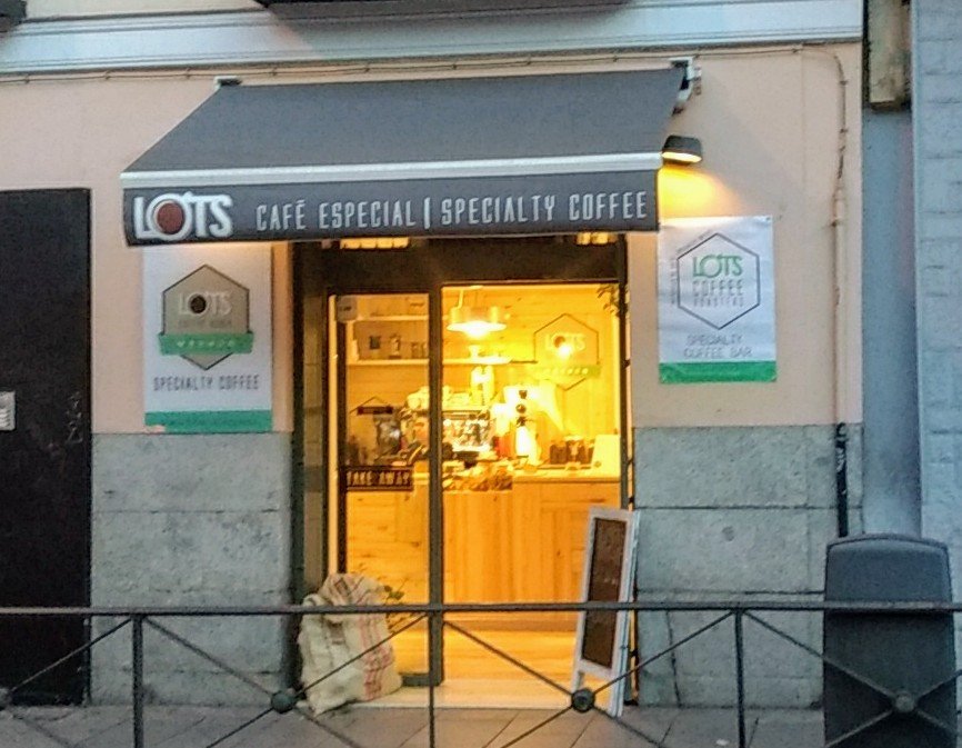 Lots Coffee House specialty coffee shop in Madrid - photo 7