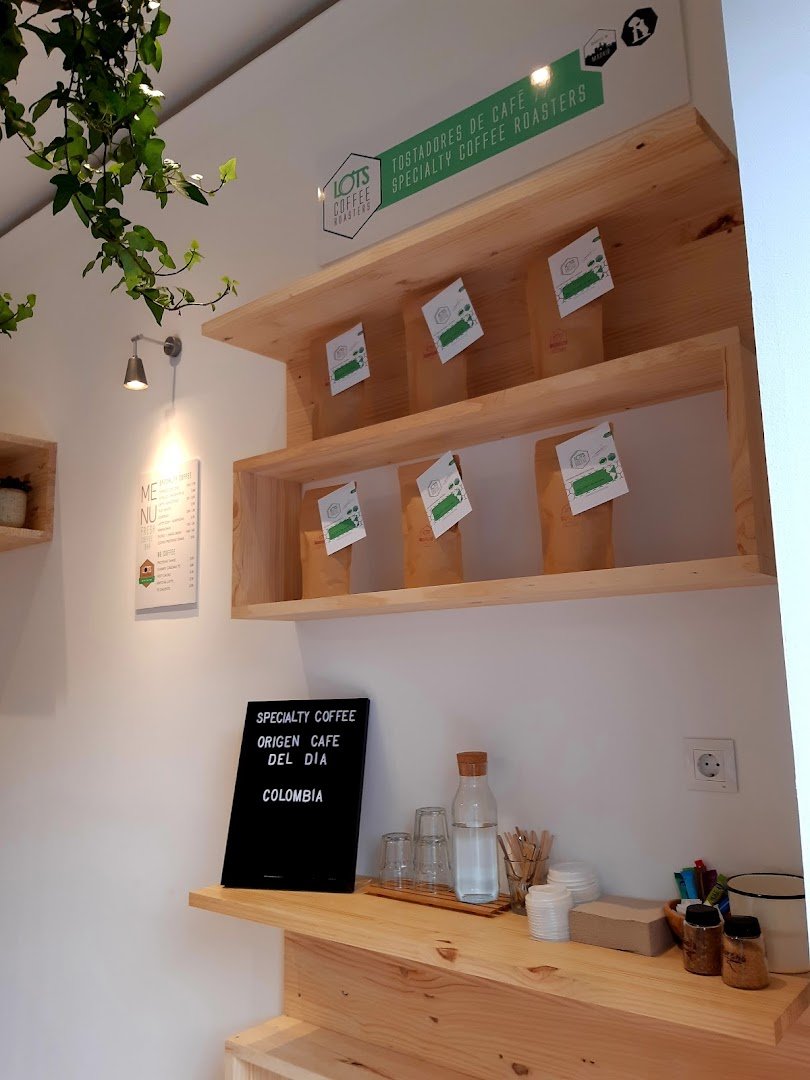 Lots Coffee House specialty coffee shop in Madrid - photo 8