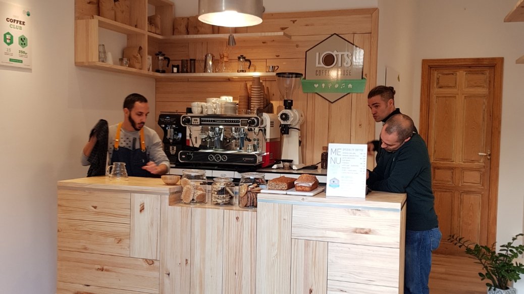 Lots Coffee House specialty coffee shop in Madrid - photo 9