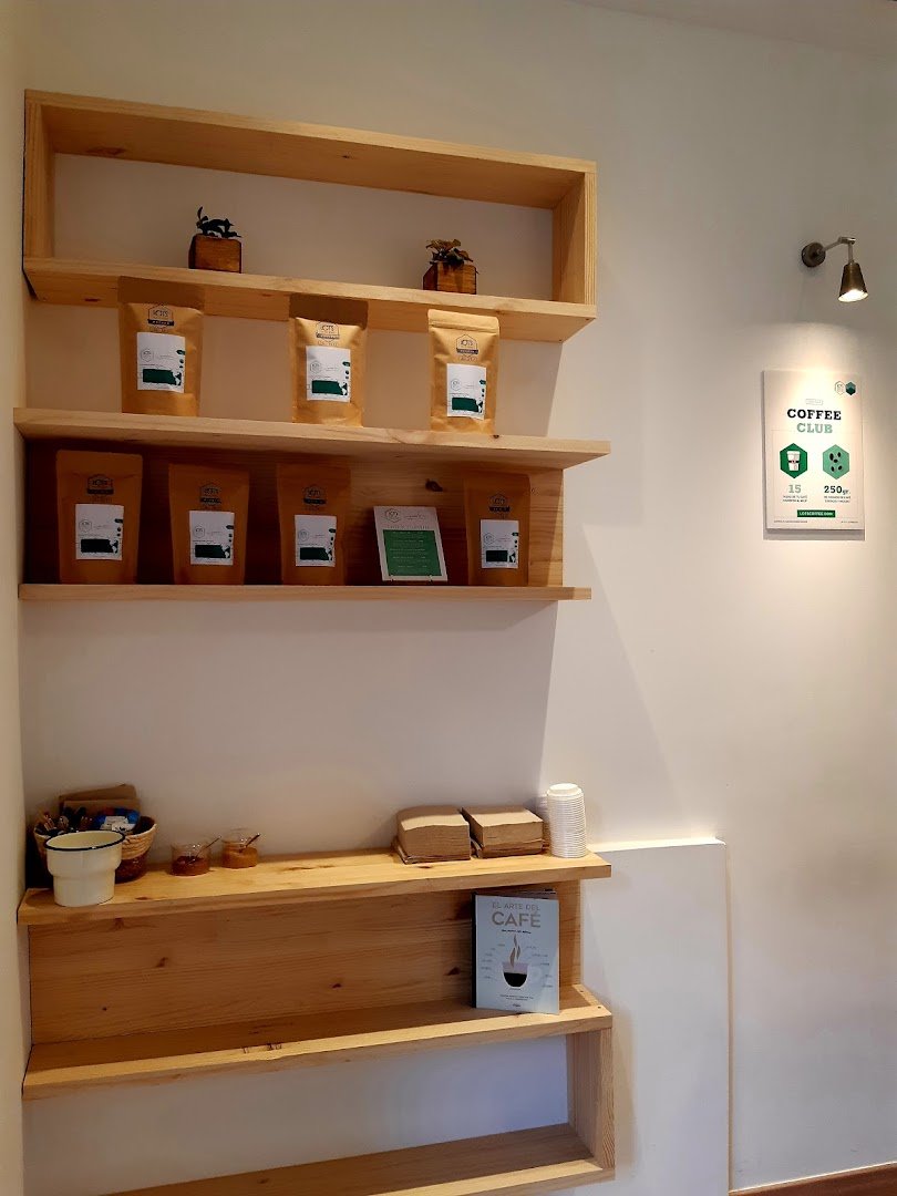 Lots Coffee House specialty coffee shop in Madrid - photo 10