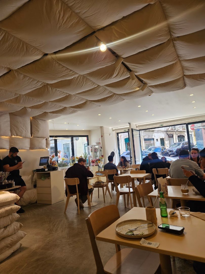 Interior of The Folks Santos, specialty coffee shop in Lisbon