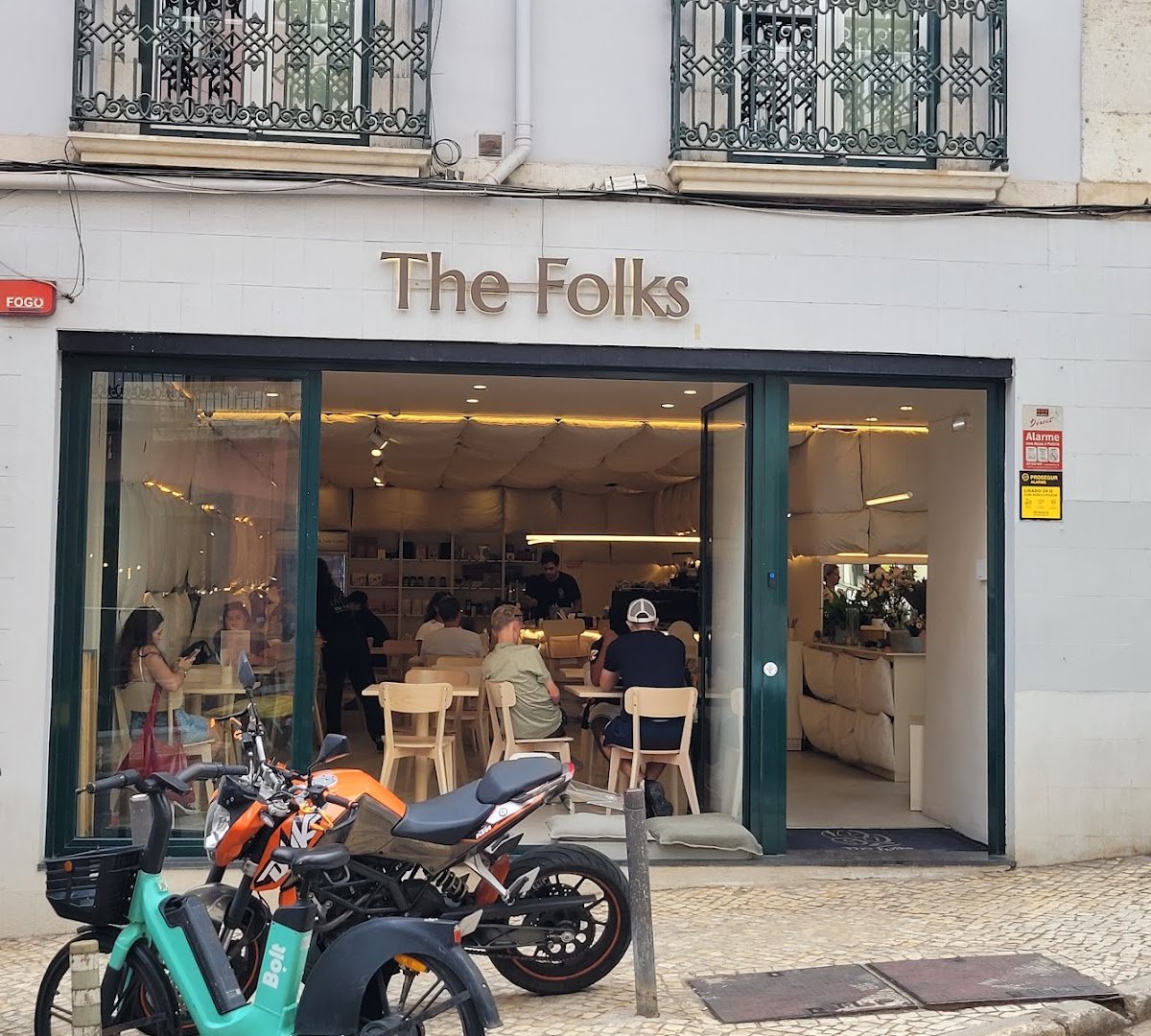 Storefront of The Folks Santos, specialty coffee shop in Lisbon