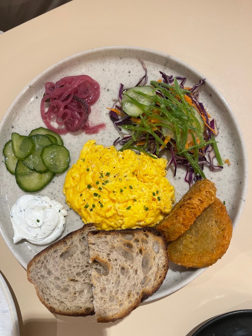 Food at The Folks Santos, specialty coffee shop in Lisbon