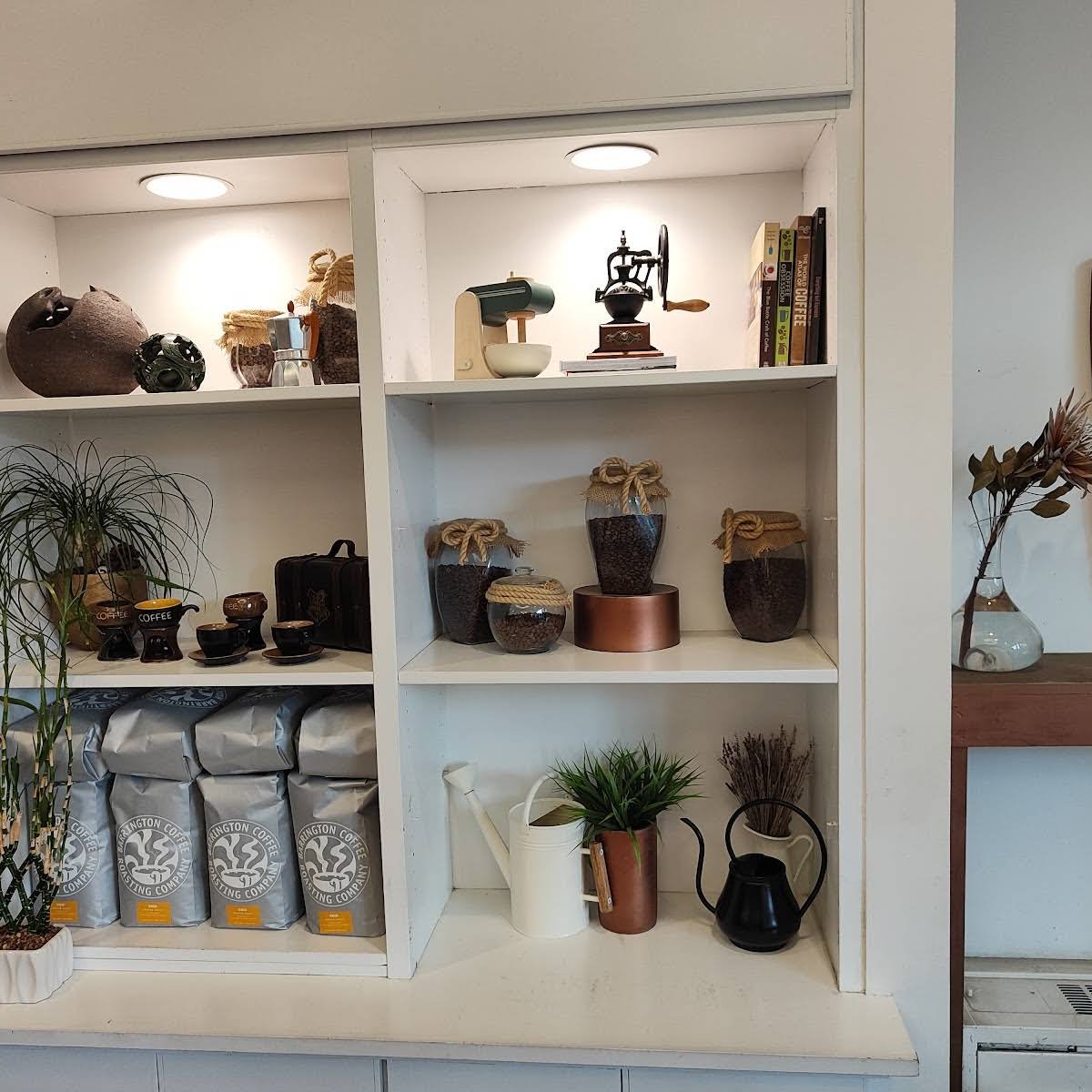 PHIN COFFEE HOUSE - Financial District specialty coffee shop in Boston - photo 8