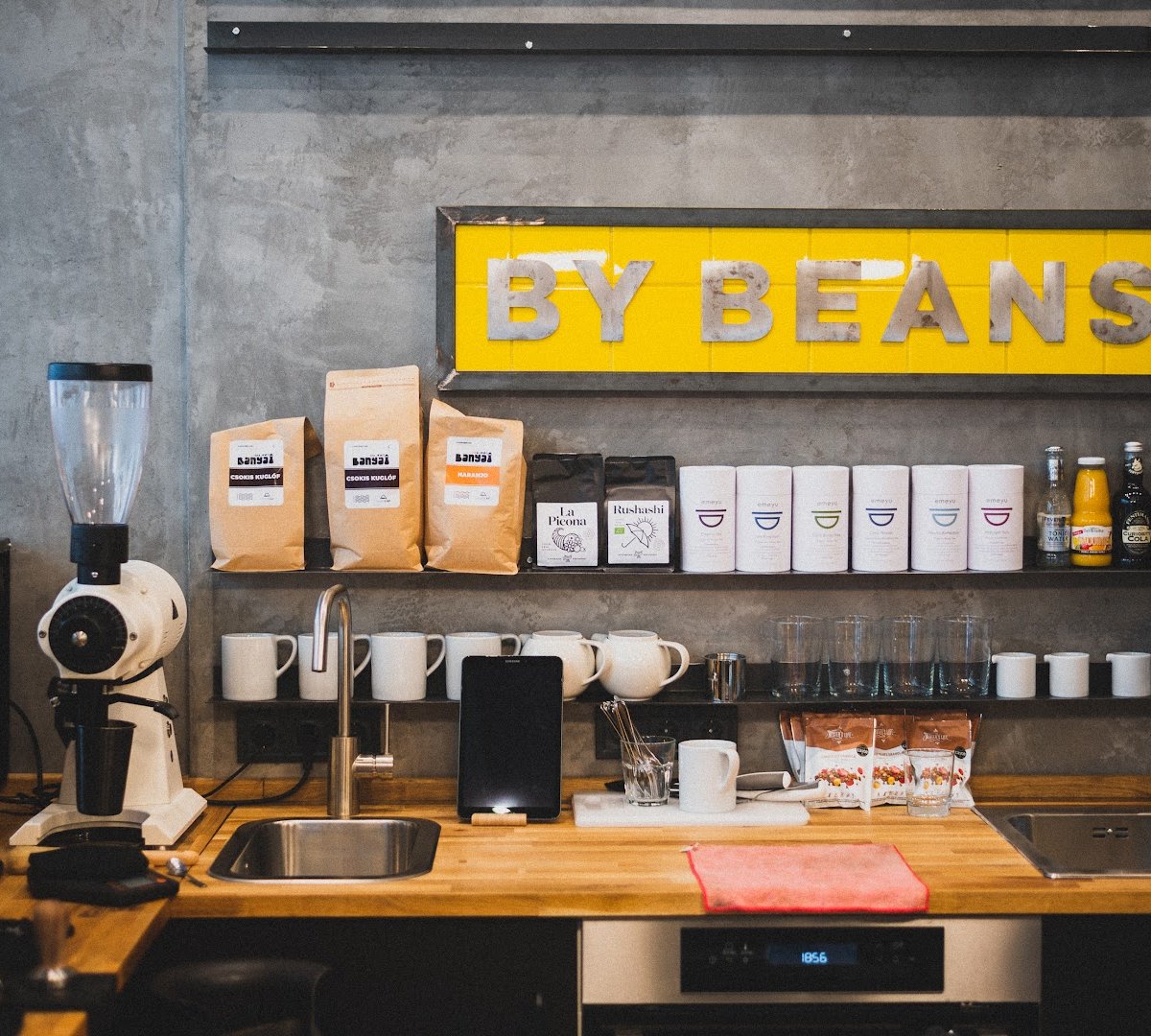 Bányai By Beans coffee specialty coffee shop in Budapest - photo 2