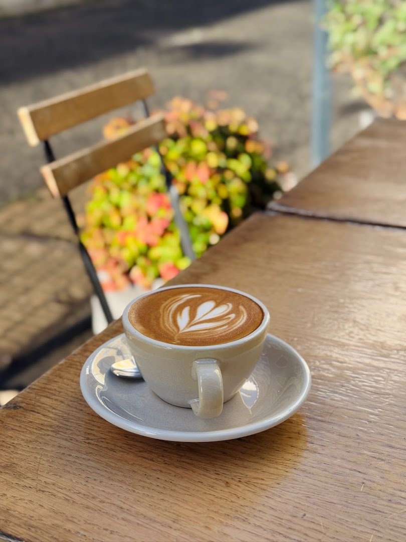 Coffee at Melbourne elouera, specialty coffee shop in Lisbon