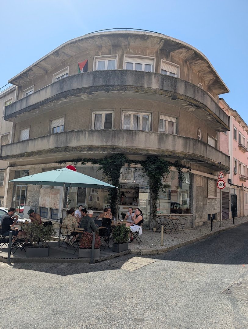 Storefront of Melbourne elouera, specialty coffee shop in Lisbon