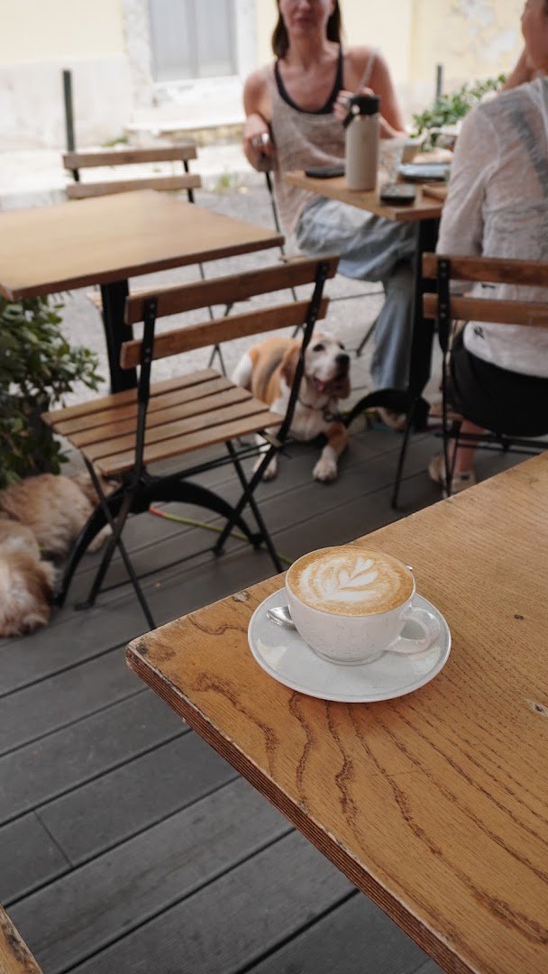 Coffee at Melbourne elouera, specialty coffee shop in Lisbon