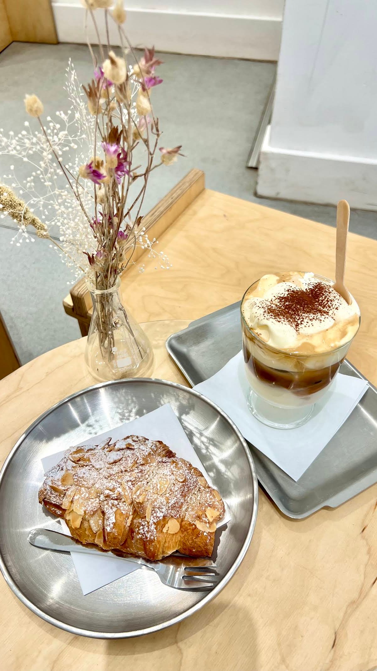 Qubic Cafe specialty coffee shop in London - photo 15