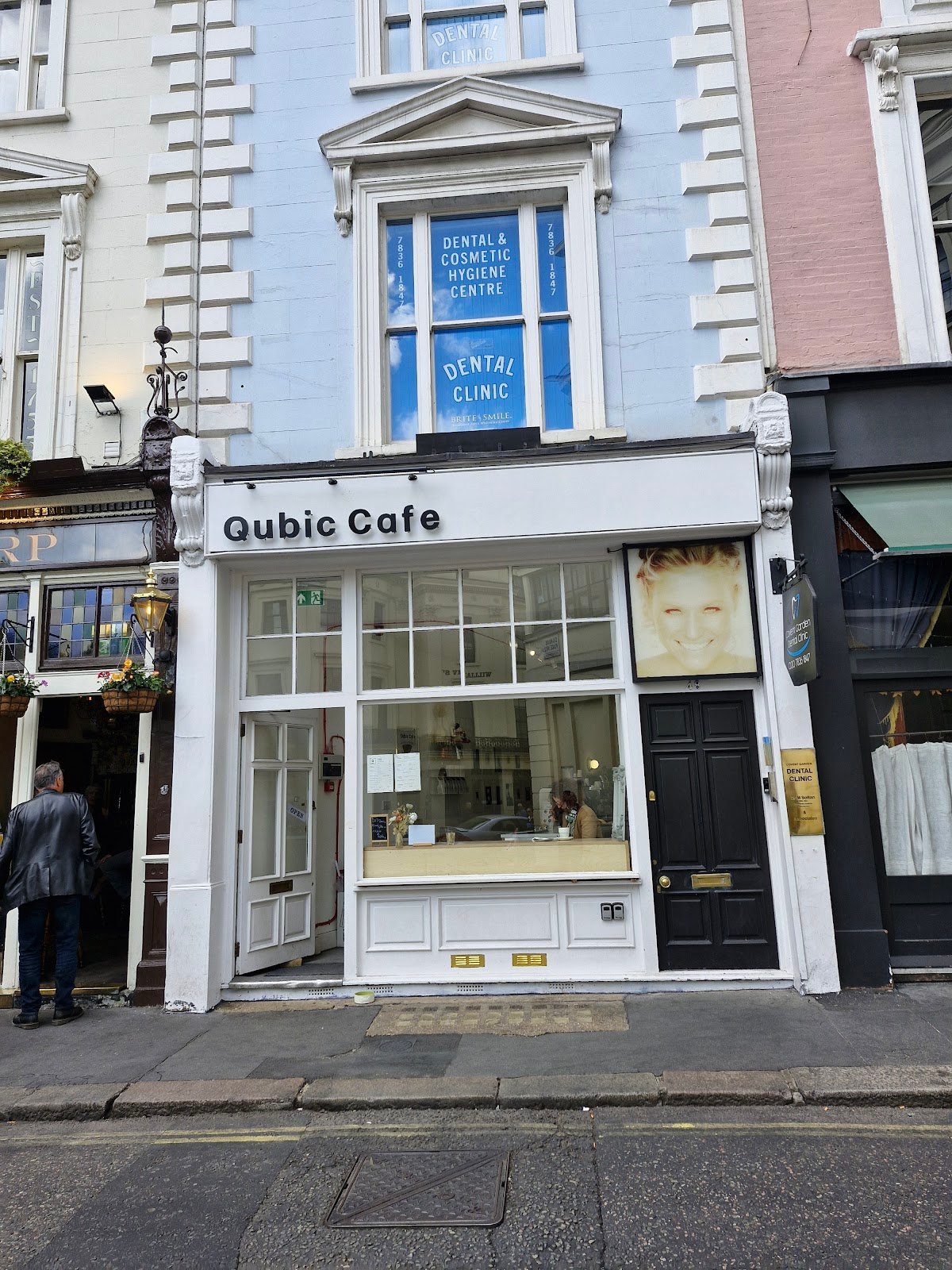 Qubic Cafe specialty coffee shop in London - photo 2