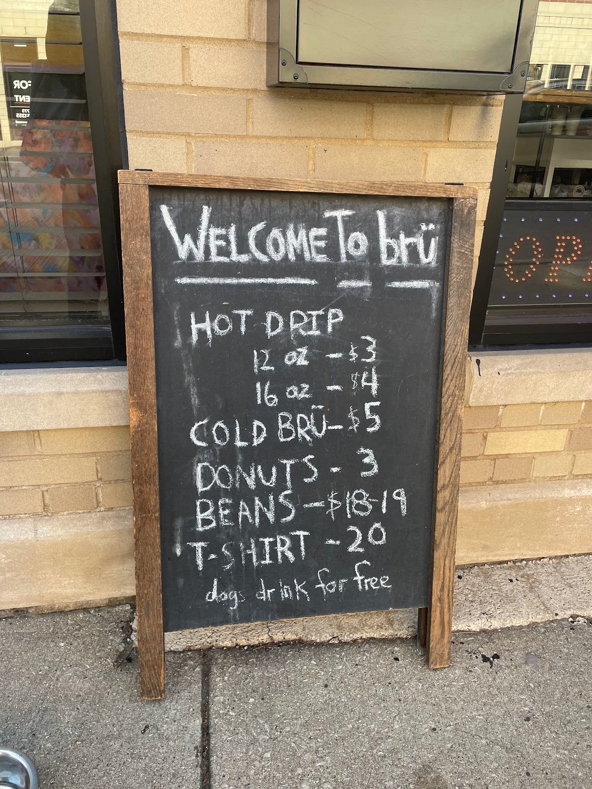 Brü Coffeeworks specialty coffee shop in Chicago - photo 3