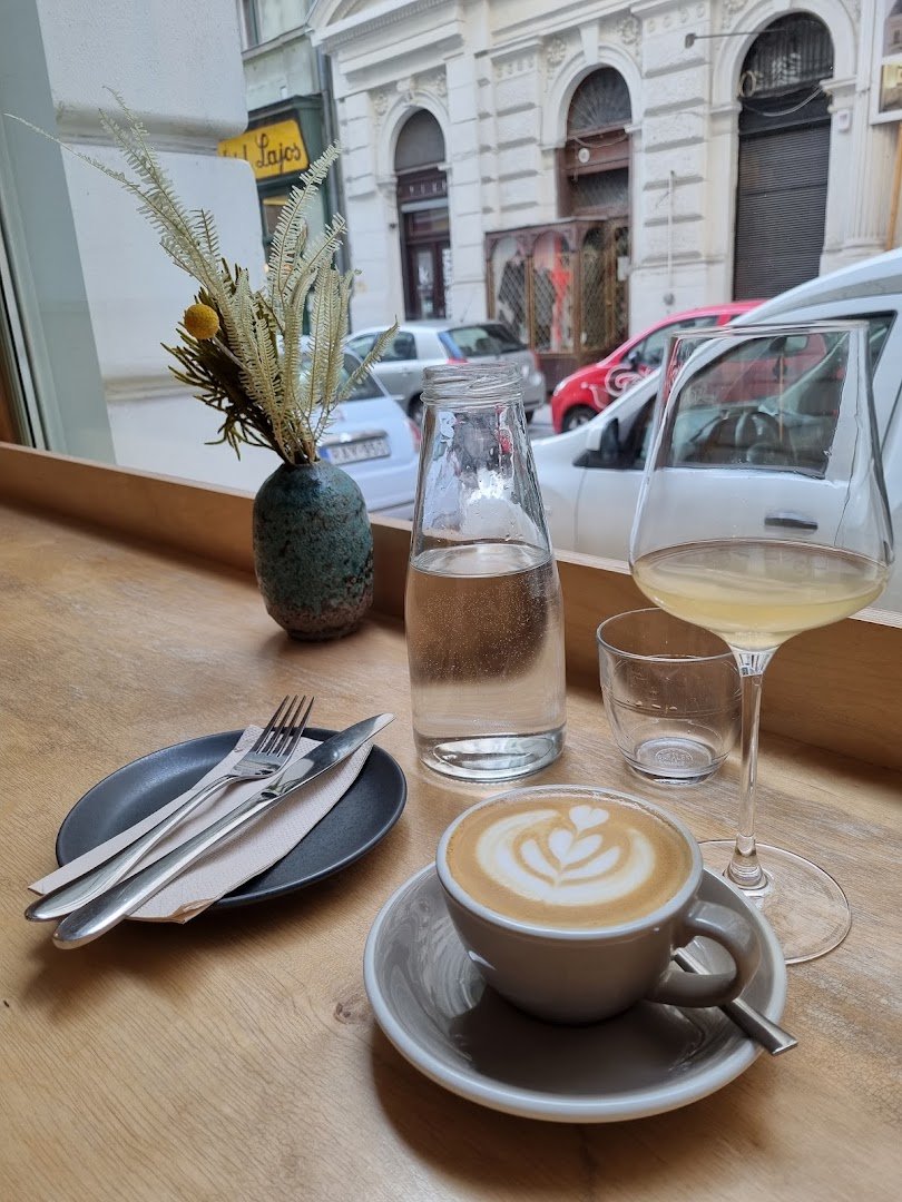 Portobello Coffee, Brunch & Wine specialty coffee shop in Budapest - photo 6