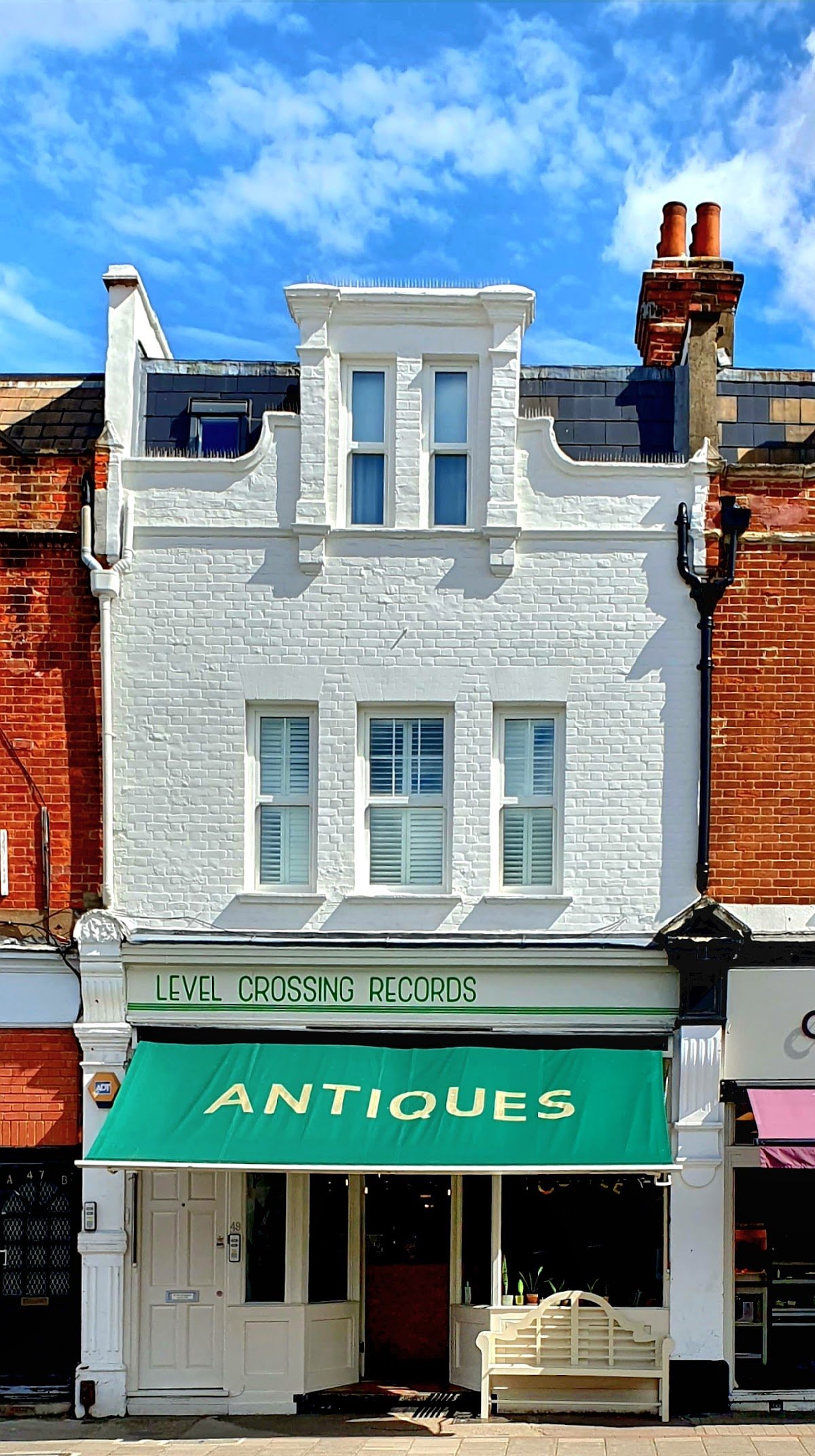 Level Crossing Records specialty coffee shop in London - photo 4