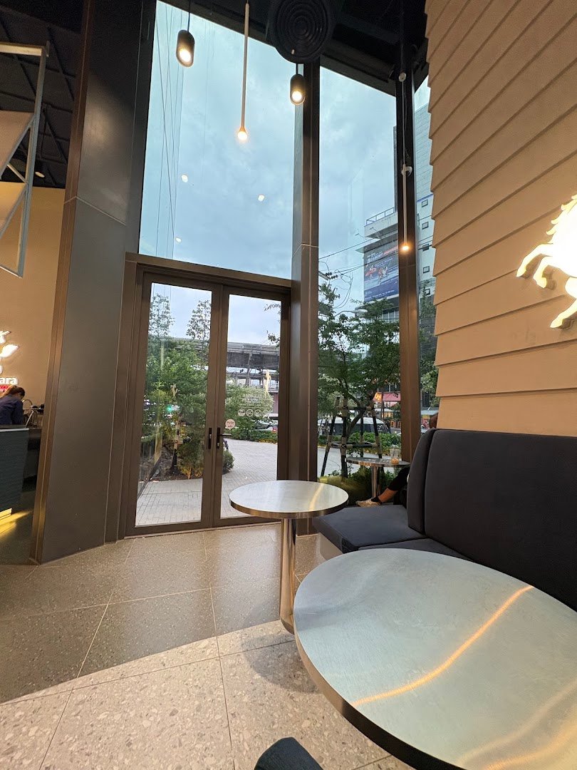 Pacamara Coffee Roasters Ekkamai Corner specialty coffee shop in Bangkok - photo 5