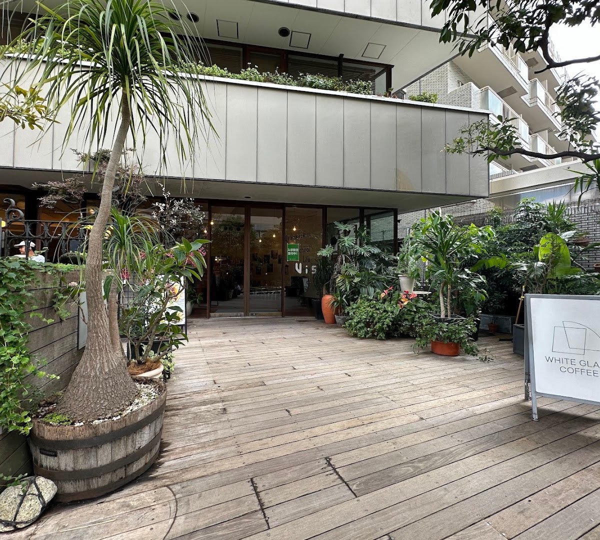Storefront of WHITE GLASS COFFEE, specialty coffee shop in Tokyo