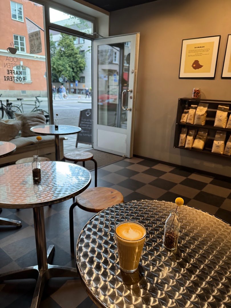 Interior of Höga Kusten Kaffe Rosteri, specialty coffee shop in Stockholm