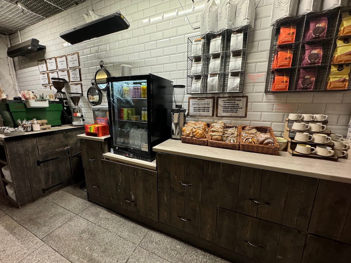 Three Wheels Coffee specialty coffee shop in London - photo 3