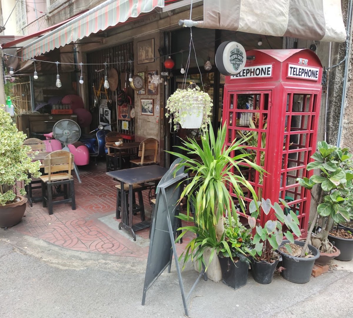 Vespa Cafe Coffee Roaster specialty coffee shop in Bangkok - photo 5
