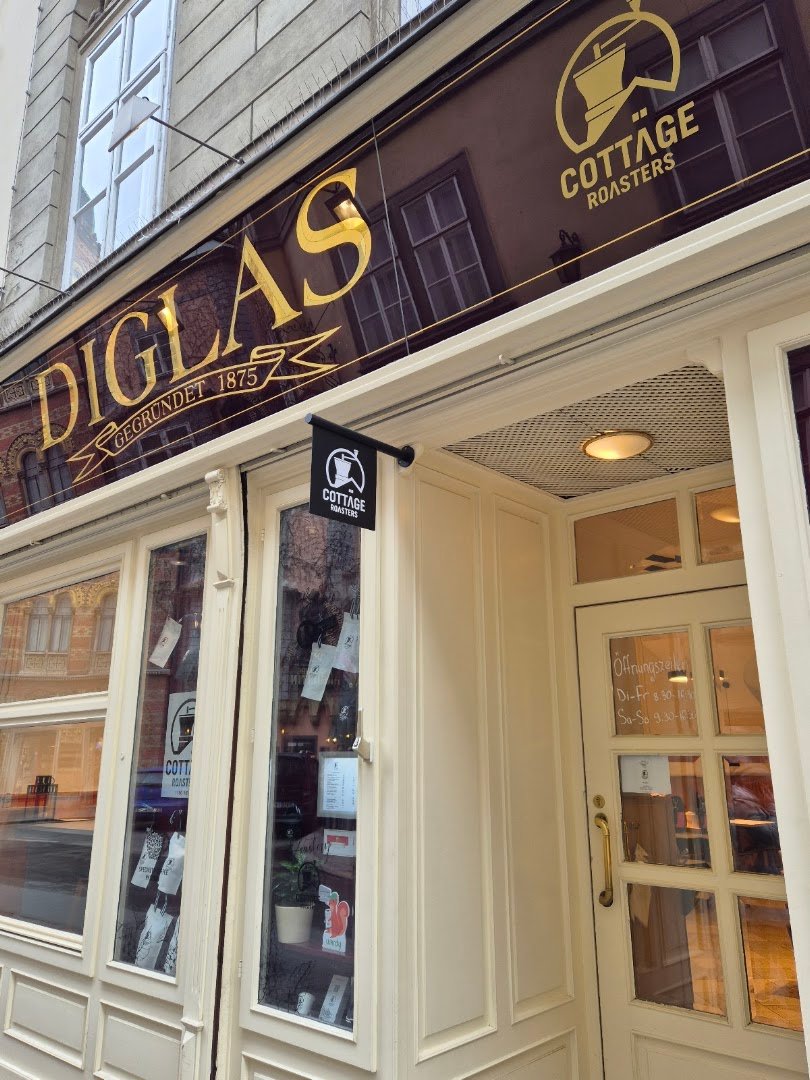 Storefront of Cottage Roasters 1010, specialty coffee shop in Vienna