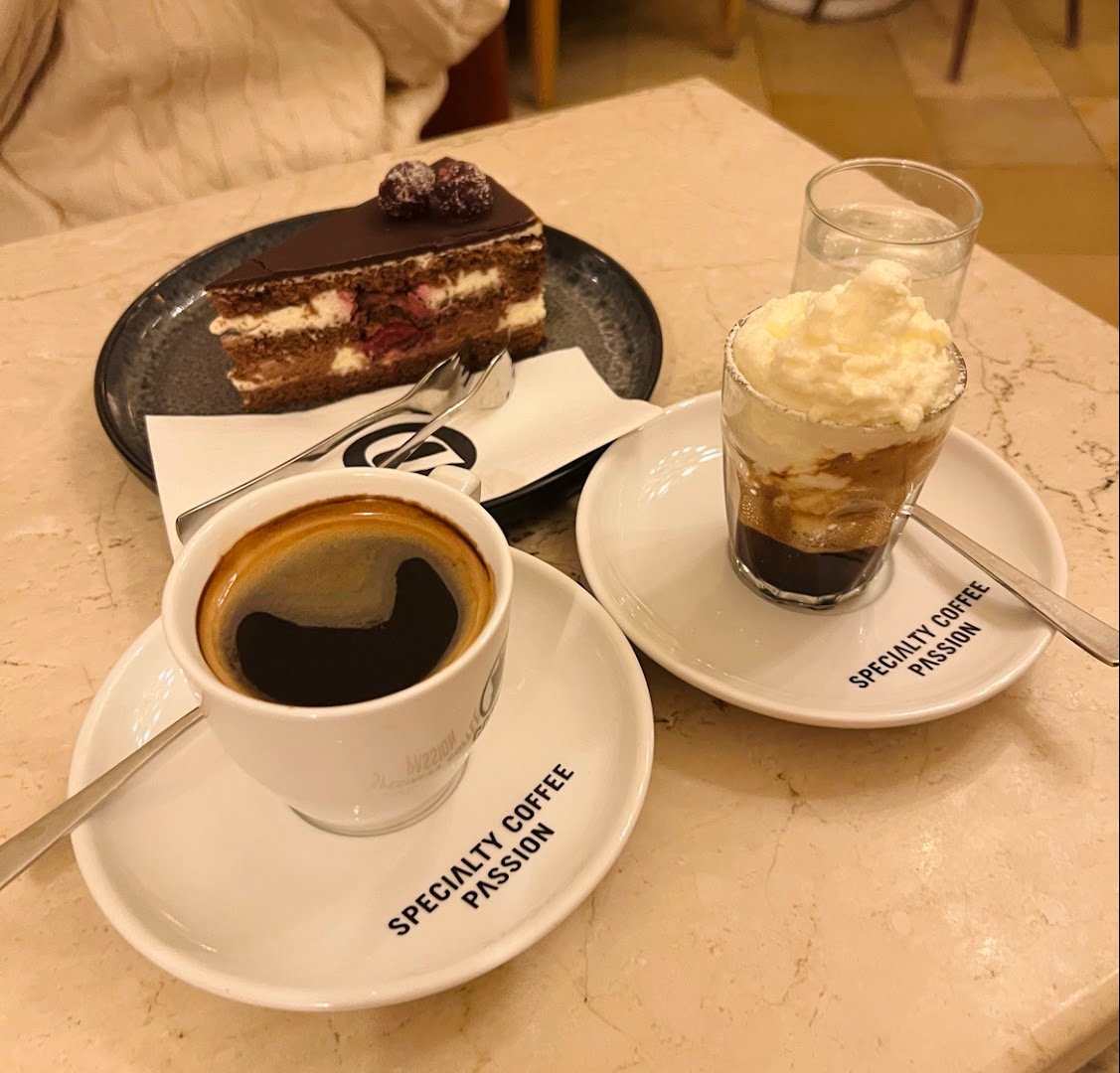 Coffee at Cottage Roasters 1010, specialty coffee shop in Vienna