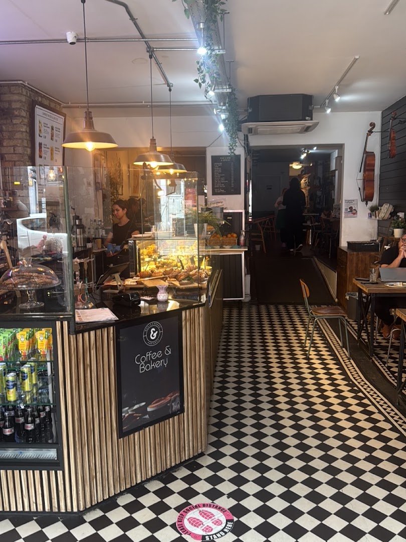 Music & Beans Haringey specialty coffee shop in London - photo 2