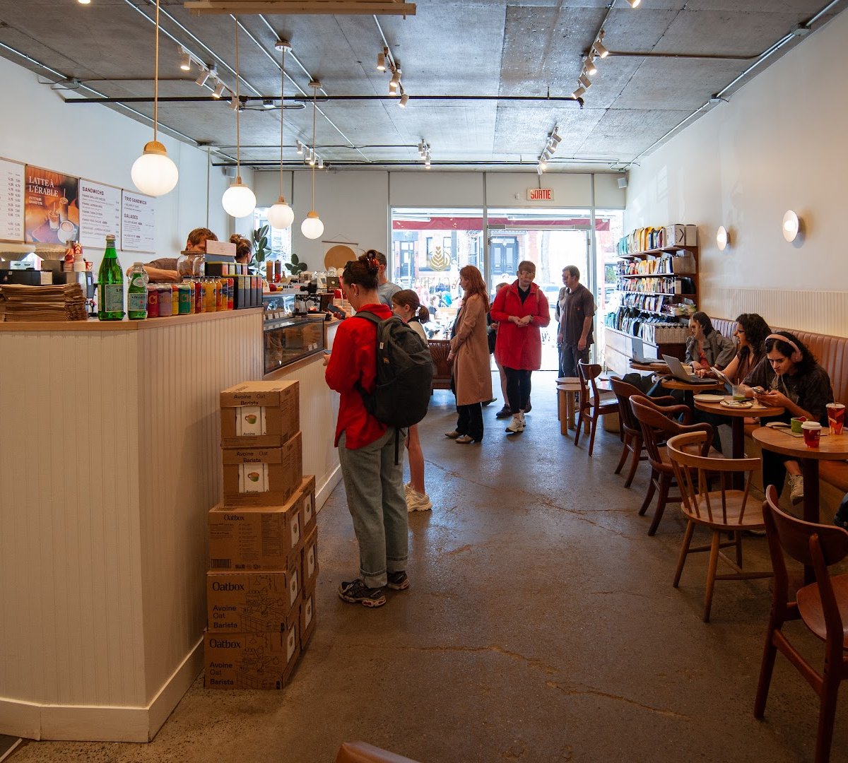 Interior of Café In Gamba Parc, specialty coffee shop in Montreal