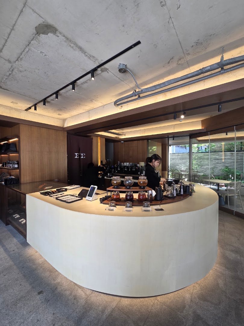 Interior of EOE seoul, specialty coffee shop in Seoul