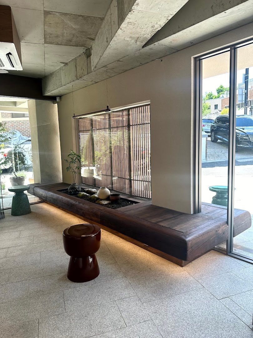 Interior of EOE seoul, specialty coffee shop in Seoul