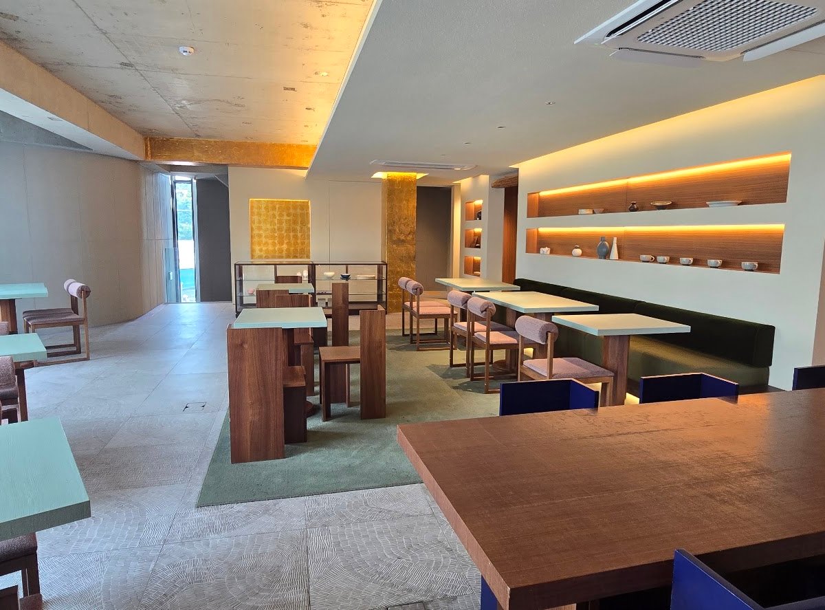 Interior of EOE seoul, specialty coffee shop in Seoul