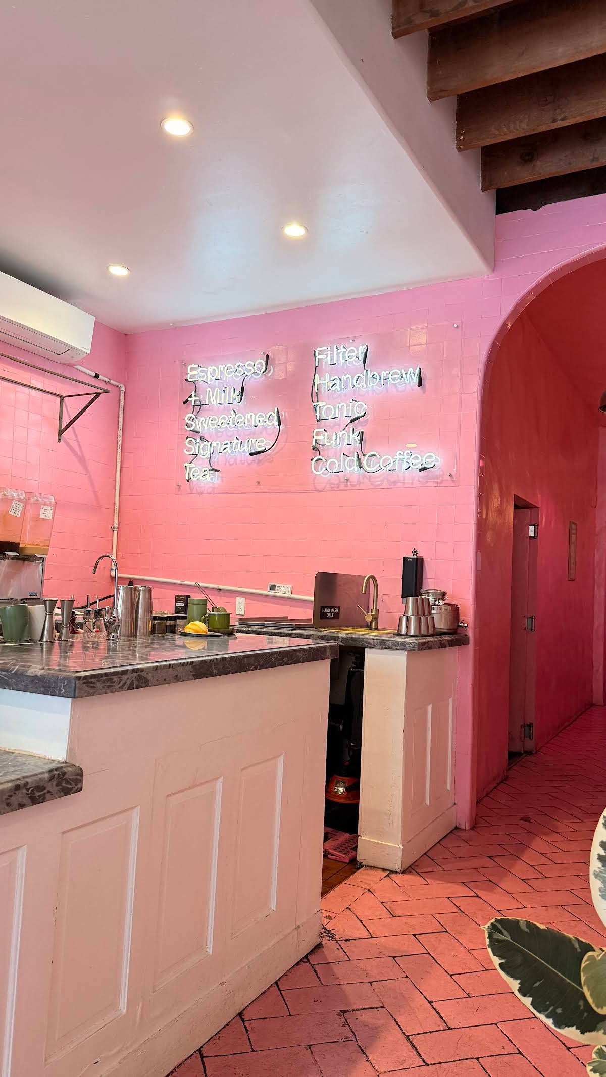 Dayglow specialty coffee shop in Los Angeles - photo 14