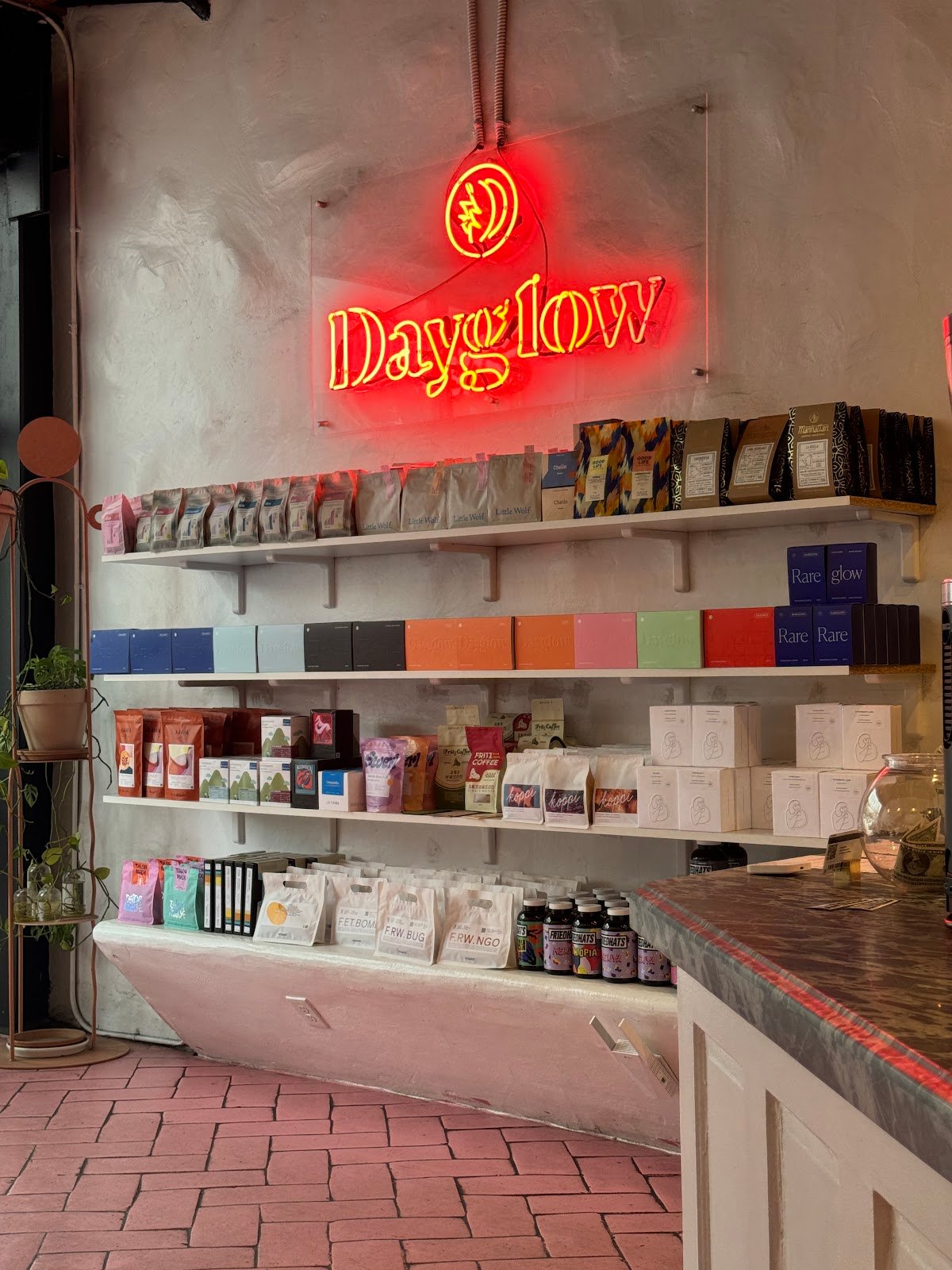 Dayglow specialty coffee shop in Los Angeles - photo 4