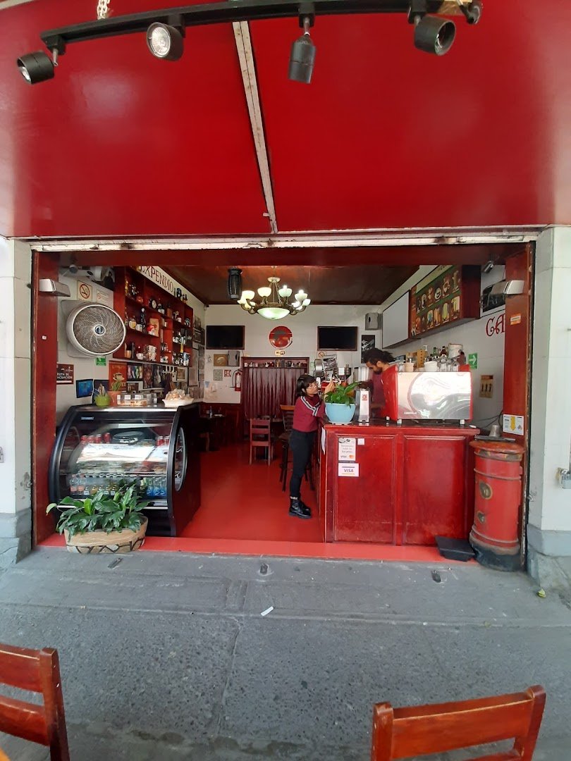 Storefront of Café el Cordobes, specialty coffee shop in Mexico City