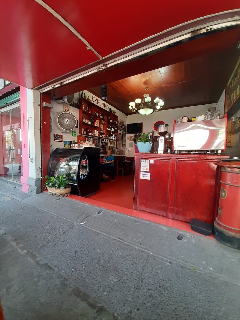 Storefront of Café el Cordobes, specialty coffee shop in Mexico City