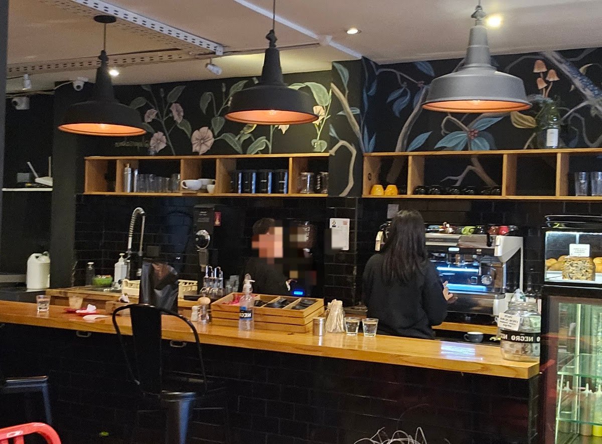 Negro Cueva de Café (Sucursal Tribunales) specialty coffee shop in Buenos Aires - photo 8