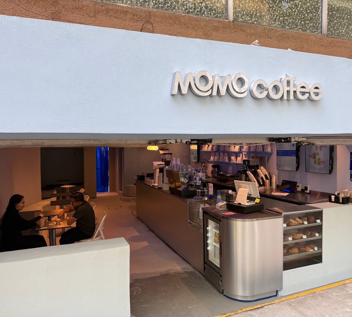 Storefront of MOMO Coffee - Jardín de Arte, specialty coffee shop in Mexico City