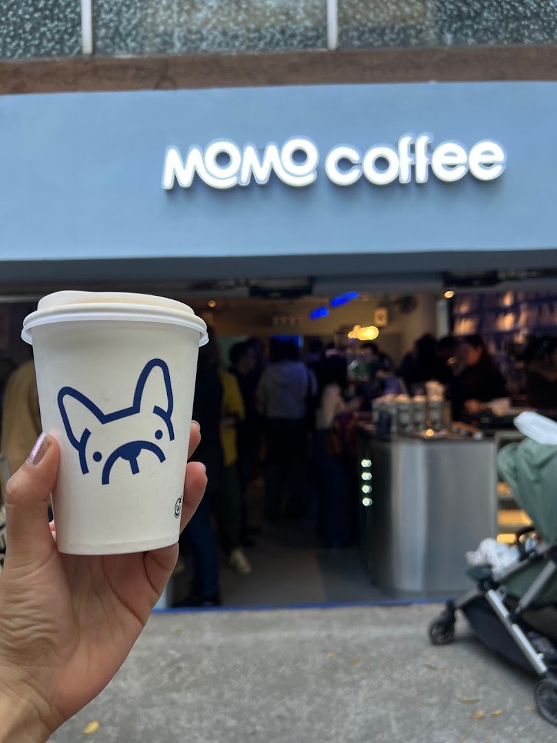Storefront of MOMO Coffee - Jardín de Arte, specialty coffee shop in Mexico City