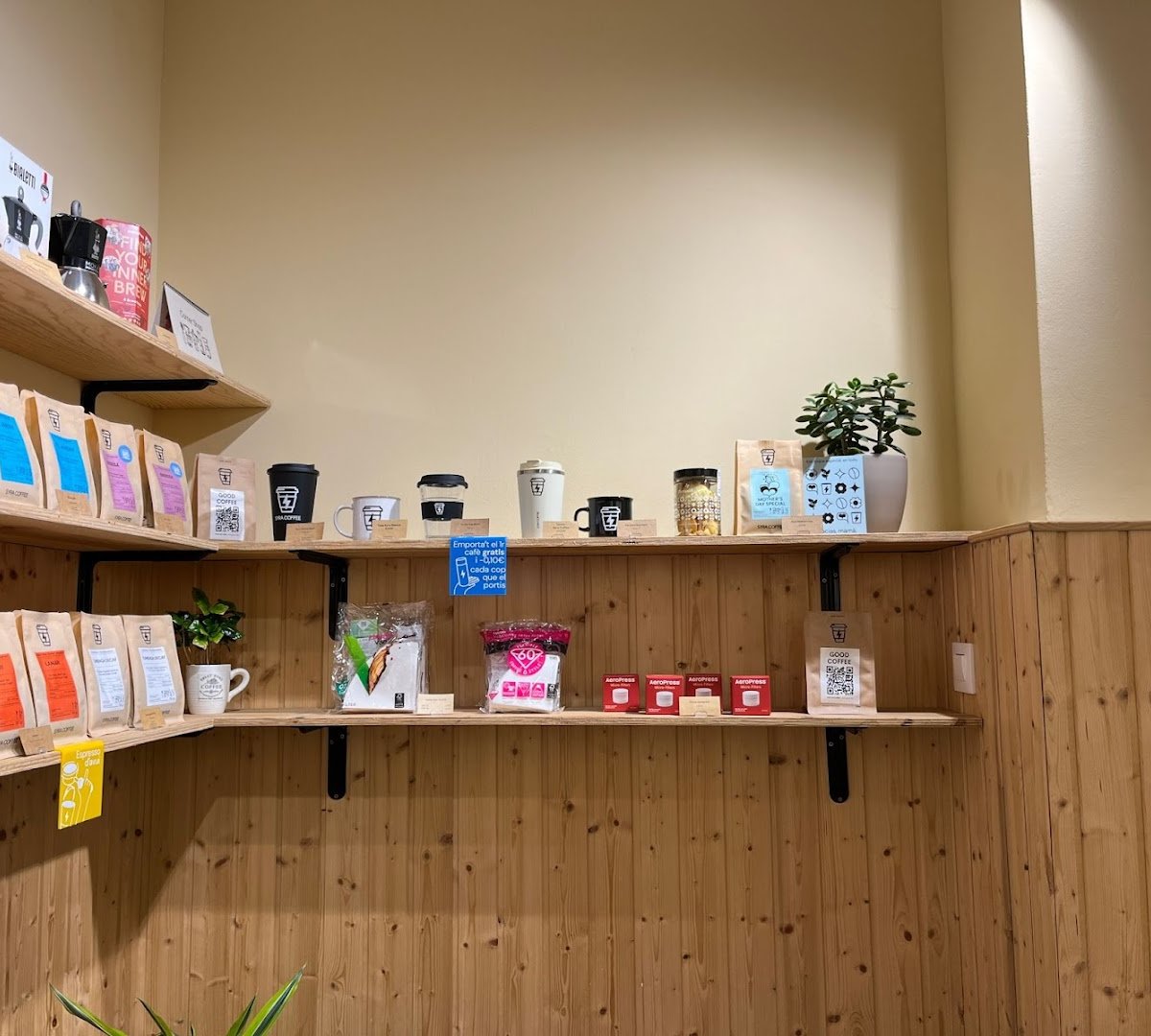 Syra Coffee - Sants specialty coffee shop in Barcelona - photo 12