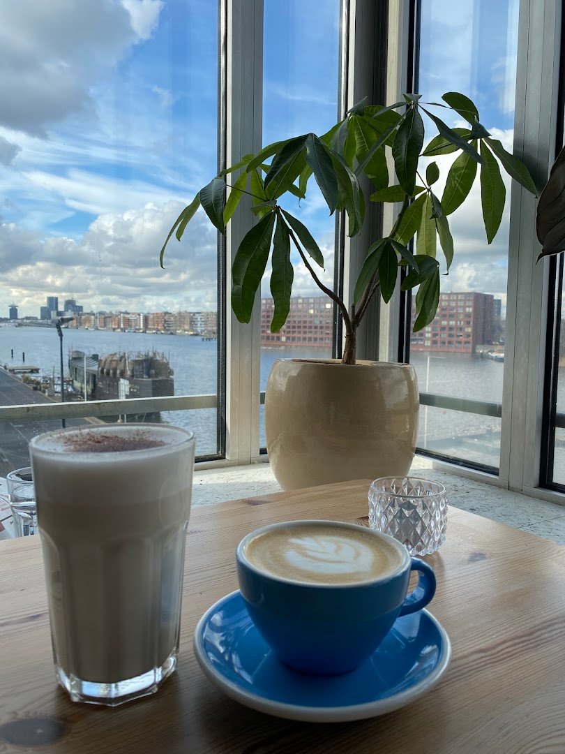 Barmhartig Koffie specialty coffee shop in Amsterdam - photo 2