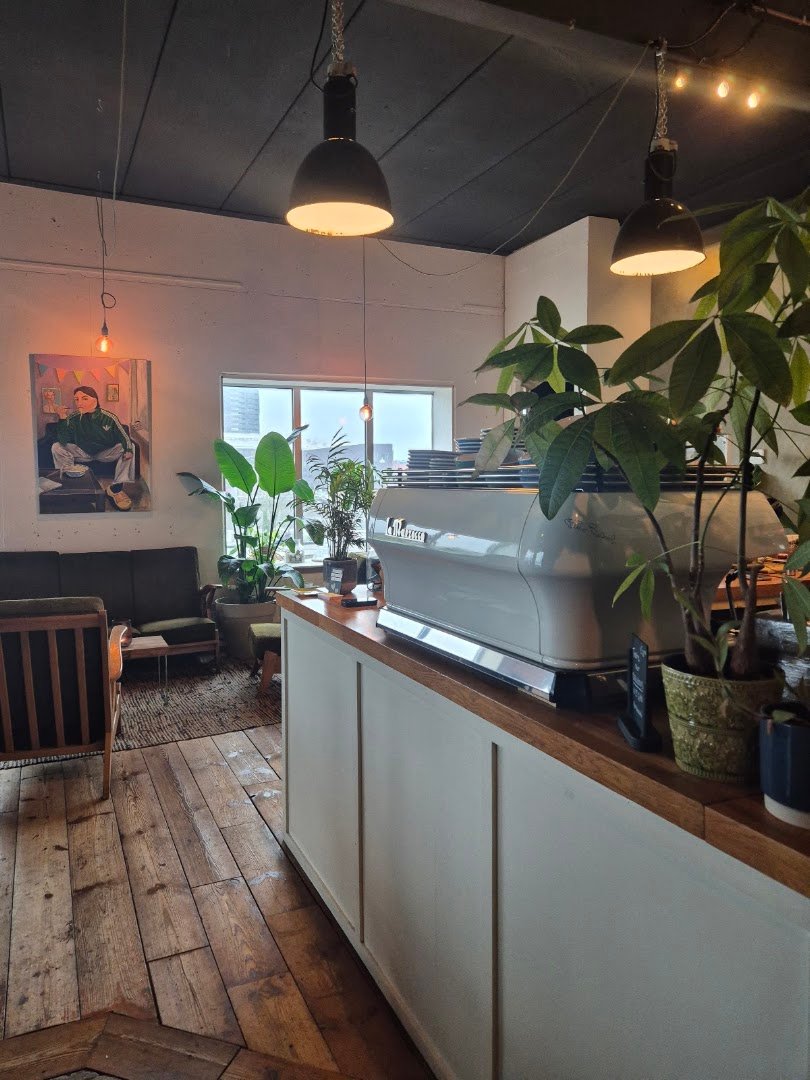 Barmhartig Koffie specialty coffee shop in Amsterdam - photo 7