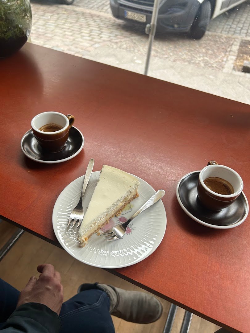 Godshot specialty coffee shop in Berlin - photo 6