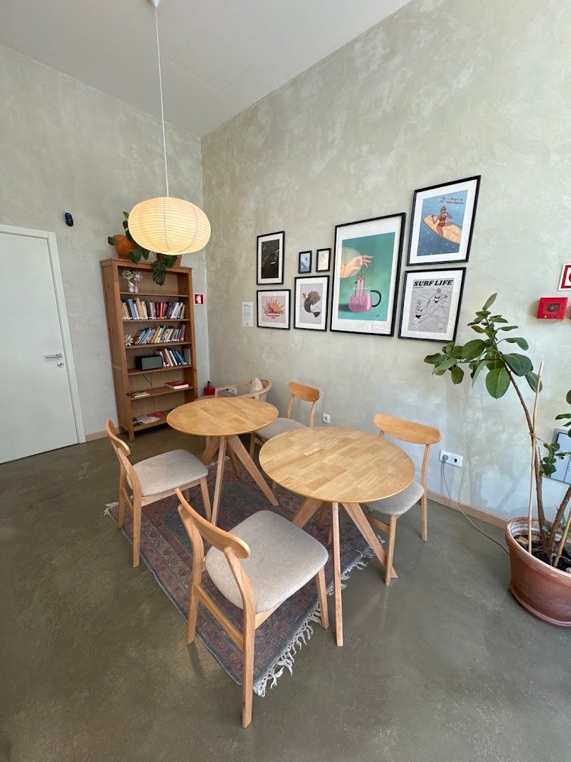 Interior of Kuji Coffee, specialty coffee shop in Porto