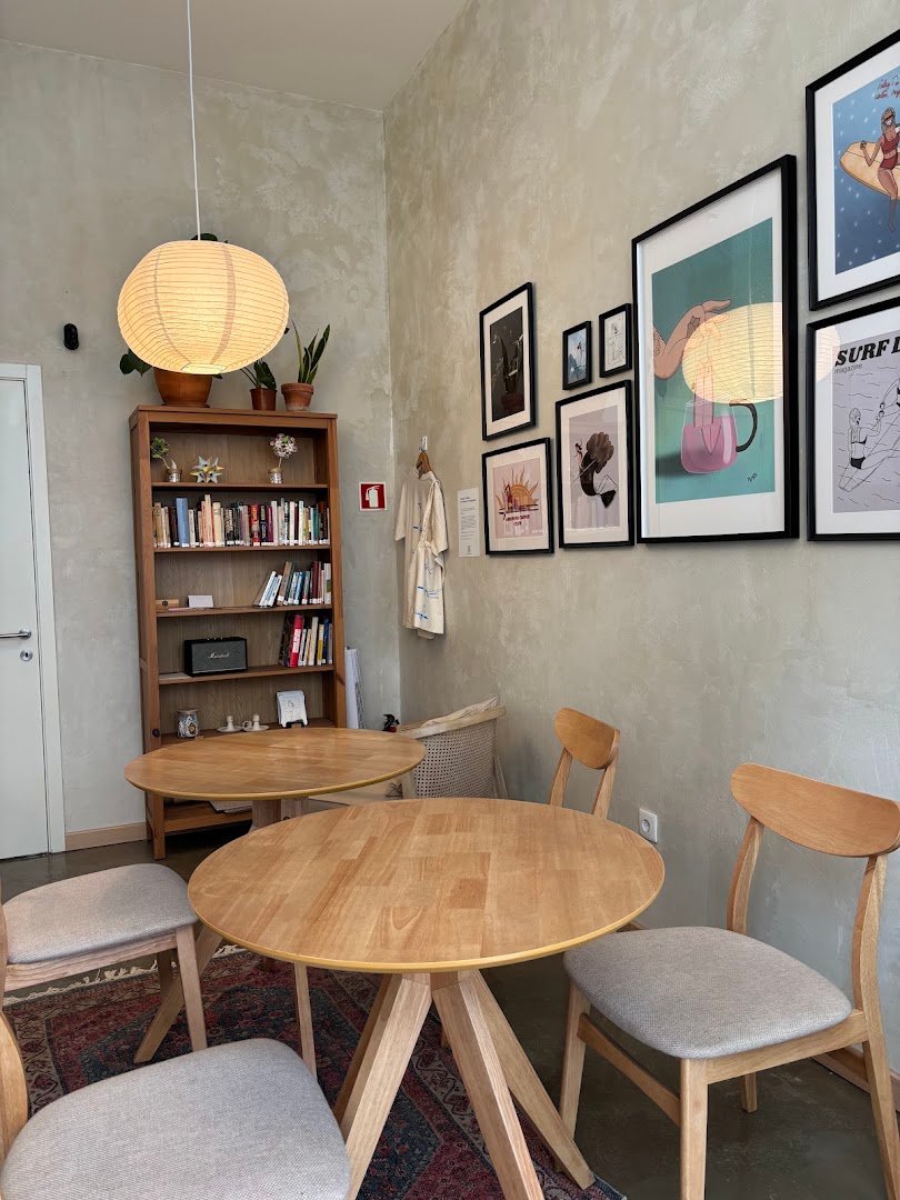 Interior of Kuji Coffee, specialty coffee shop in Porto