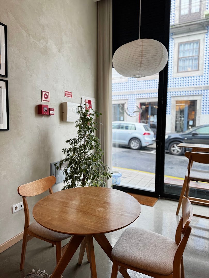 Interior of Kuji Coffee, specialty coffee shop in Porto
