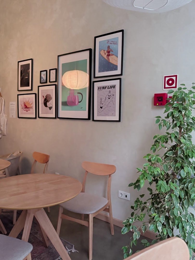 Interior of Kuji Coffee, specialty coffee shop in Porto